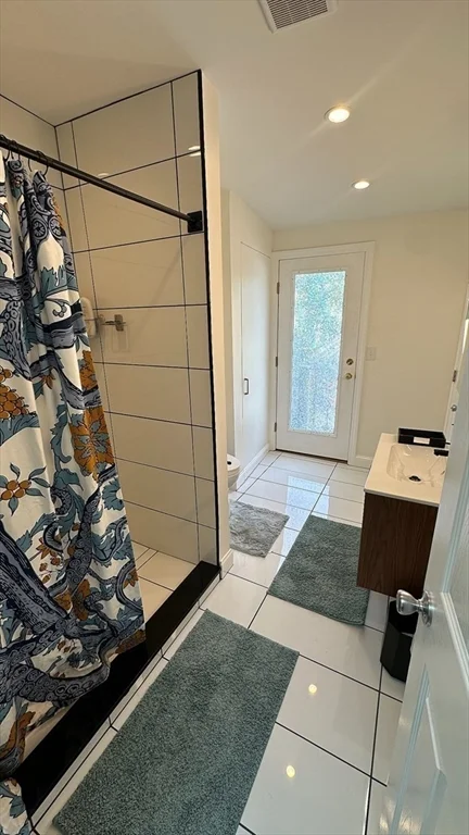 2 bed, 2 bath apartment for rent at 231 1/2 Broadway Unit 2, The Port — photo 9 of 19