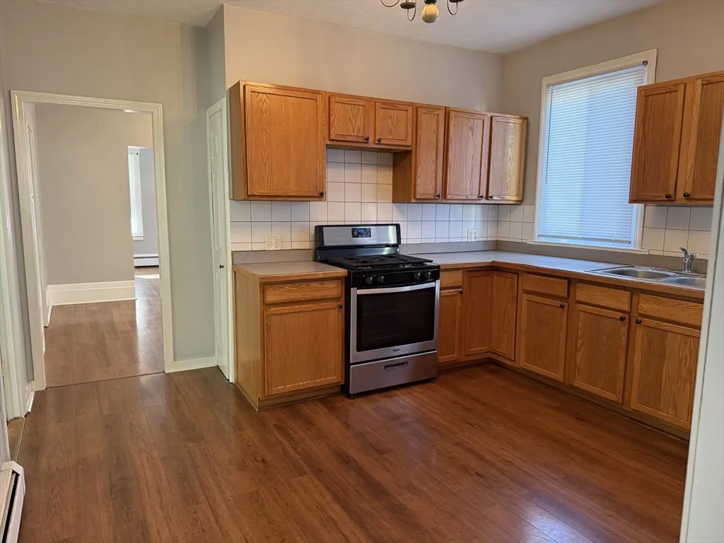2 bed, 1 bath apartment for rent at 231 Allen St Unit 1, New Bedford — photo 2 of 14