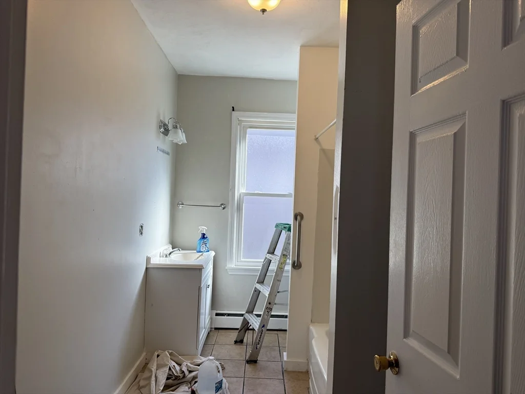 2 bed, 1 bath apartment for rent at 231 Allen St Unit 1, New Bedford — photo 12 of 14