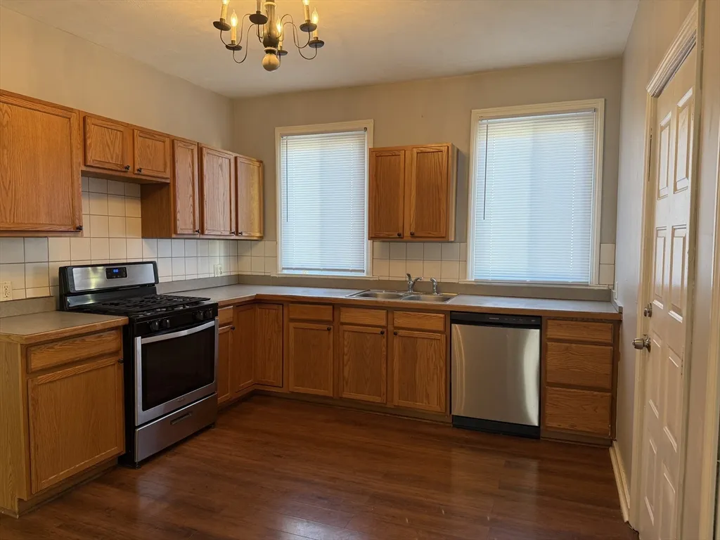 2 bed, 1 bath apartment for rent at 231 Allen St Unit 1, New Bedford — photo 1 of 14