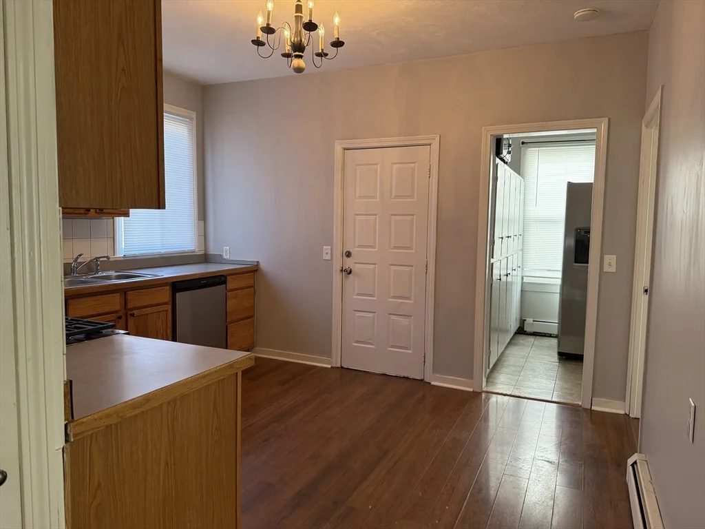 2 bed, 1 bath apartment for rent at 231 Allen St Unit 1, New Bedford — photo 4 of 14