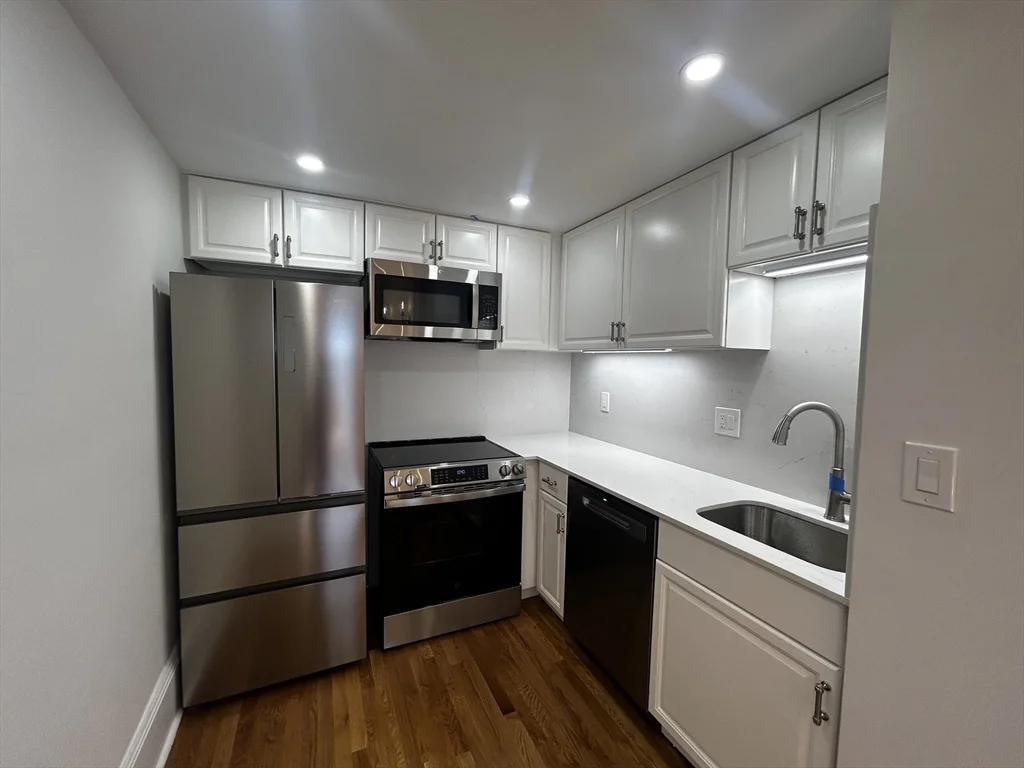 Studio bed, 1 bath apartment for rent at 231 Beacon St Unit 1, Back Bay — photo 3 of 5
