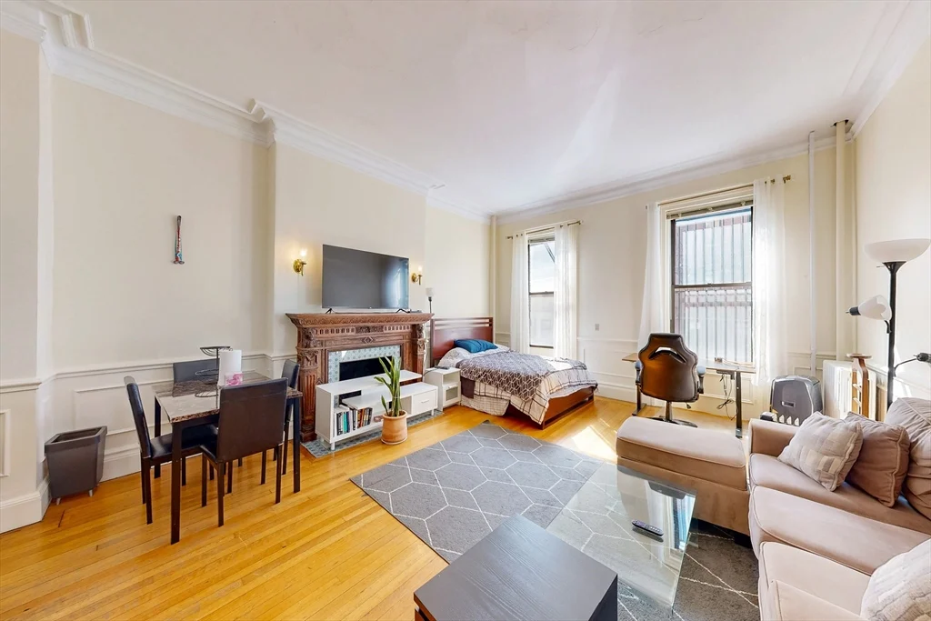 Studio bed, 1 bath apartment for rent at 231 Beacon St Unit 1R, Back Bay — photo 1 of 3