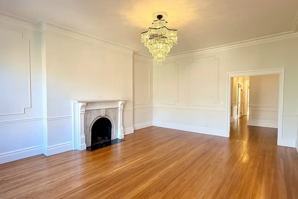 1 bed, 1 bath apartment for rent at 231 Beacon St Unit 3, Back Bay — photo 2 of 9