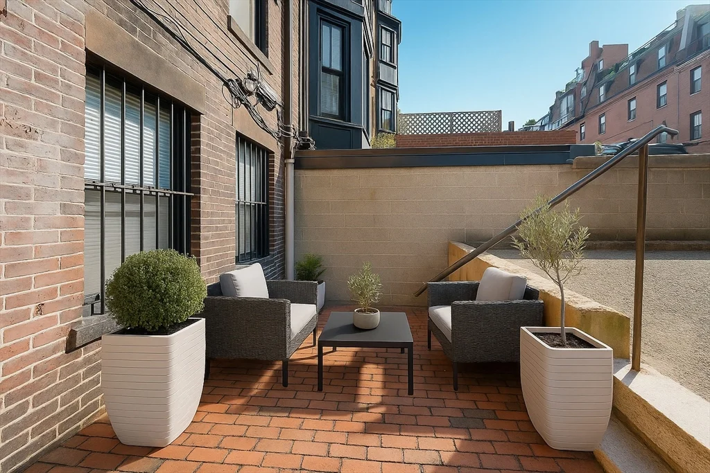 Studio bed, 1 bath apartment for rent at 231 Beacon St Unit BR, Back Bay — photo 2 of 5