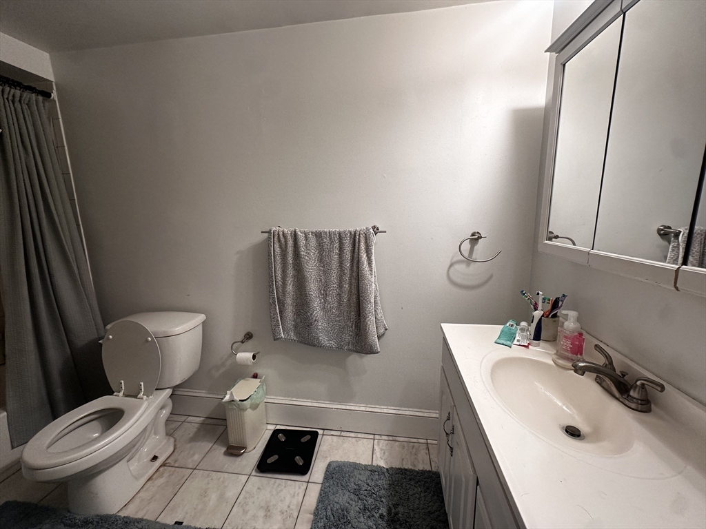 3 bed, 1 bath apartment for rent at 231 Charles St Unit 2, East Cambridge — photo 3 of 9
