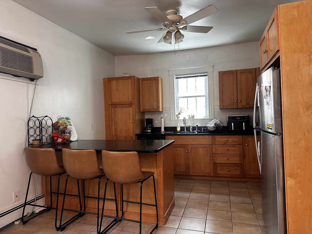 3 bed, 1 bath apartment for rent at 231 Charles St Unit 2, East Cambridge — photo 2 of 9