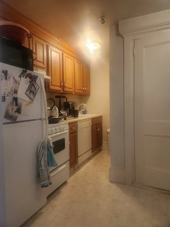 Studio bed, 1 bath apartment for rent at 231 Commonwealth Ave Unit 4R, Back Bay — photo 9 of 28