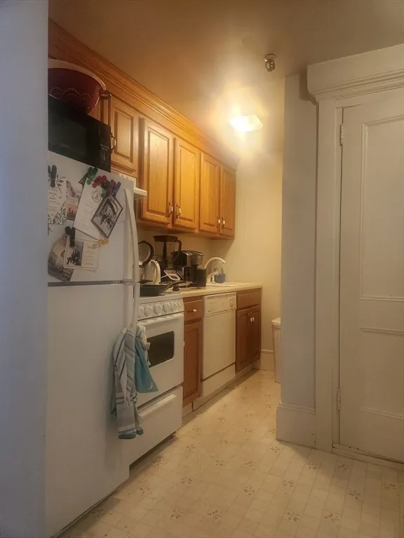 Studio bed, 1 bath apartment for rent at 231 Commonwealth Ave Unit 4R, Back Bay — photo 10 of 28