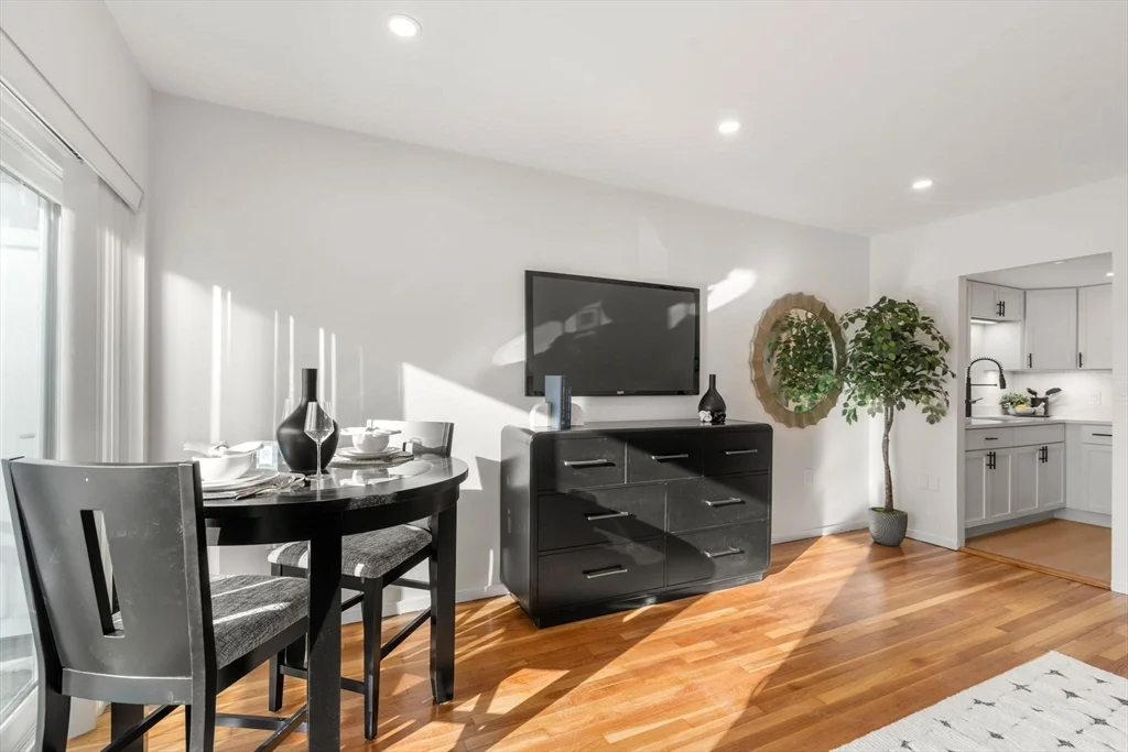 Studio bed, 1 bath apartment for rent at 231 Coolidge Ave Unit 405, Watertown — photo 4 of 15