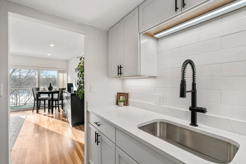 Studio bed, 1 bath apartment for rent at 231 Coolidge Ave Unit 405, Watertown — photo 6 of 15