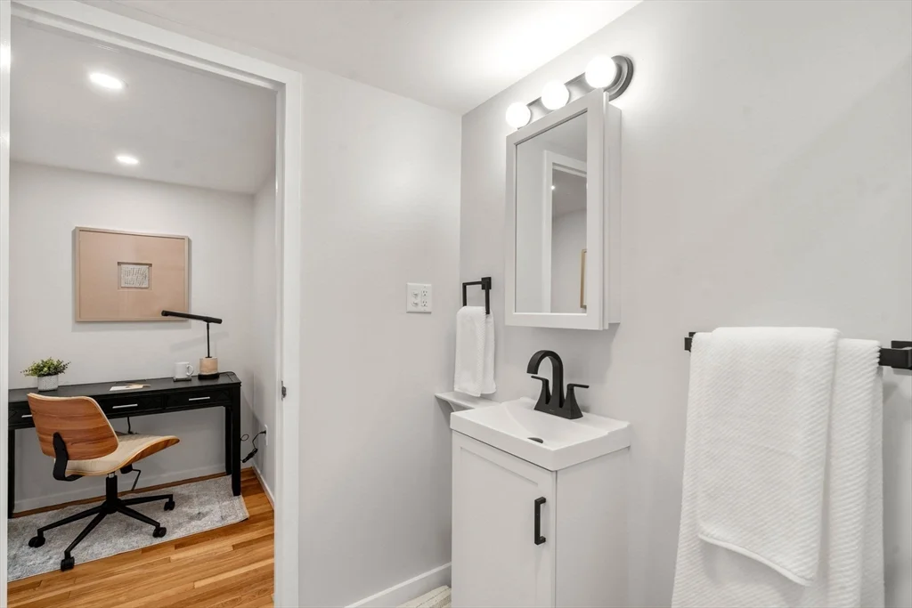 Studio bed, 1 bath apartment for rent at 231 Coolidge Ave Unit 405, Watertown — photo 9 of 15