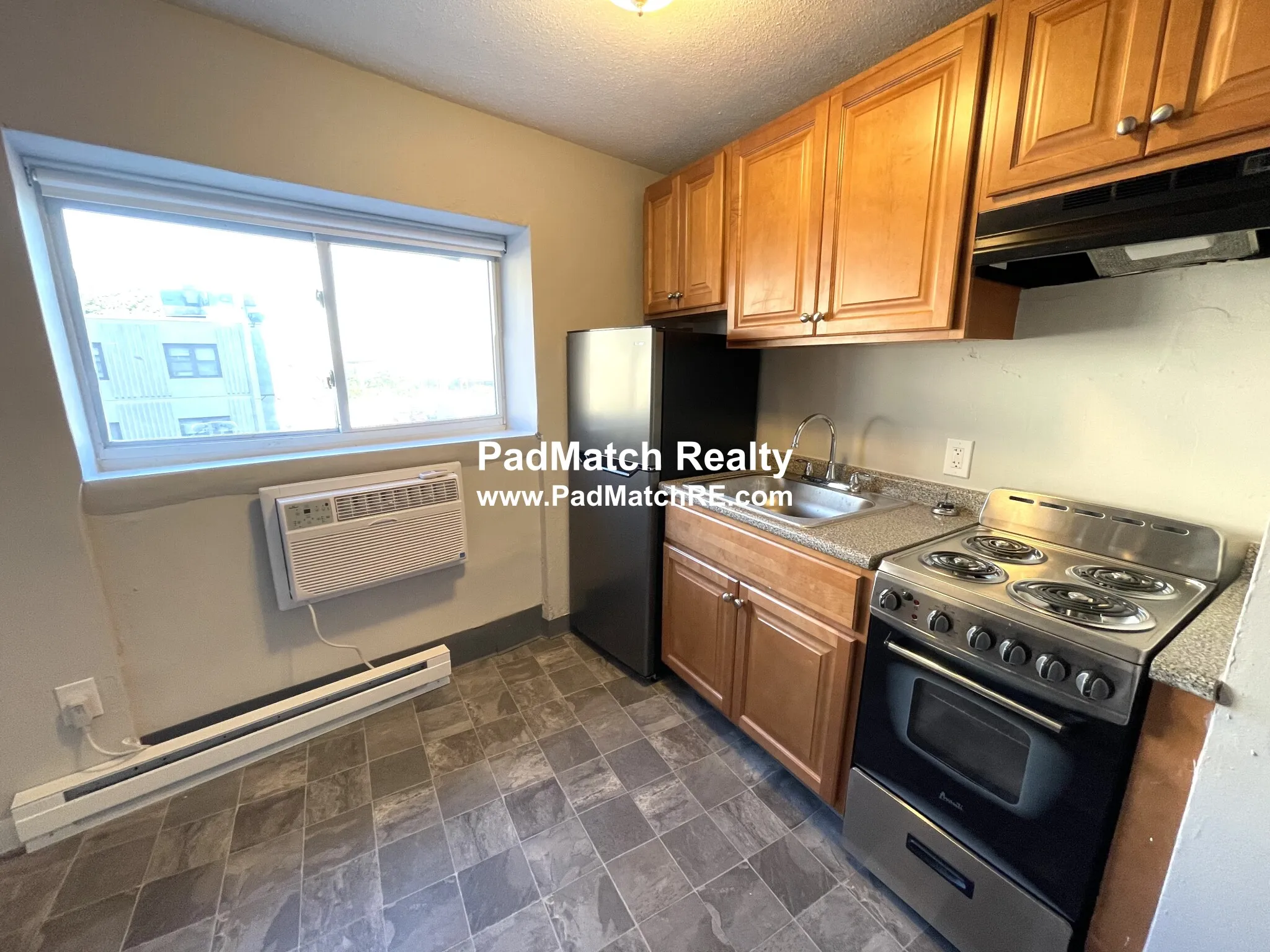 1 bed, 1 bath apartment for rent at 231 Harrison Ave Unit 6, Chinatown — photo 2 of 14