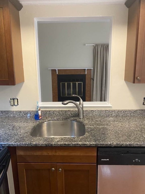 1 bed, 1 bath apartment for rent at 231 Lake St Unit E, Weymouth — photo 6 of 14
