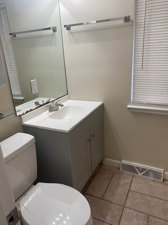 1 bed, 1 bath apartment for rent at 231 Lake St Unit E, Weymouth — photo 7 of 14