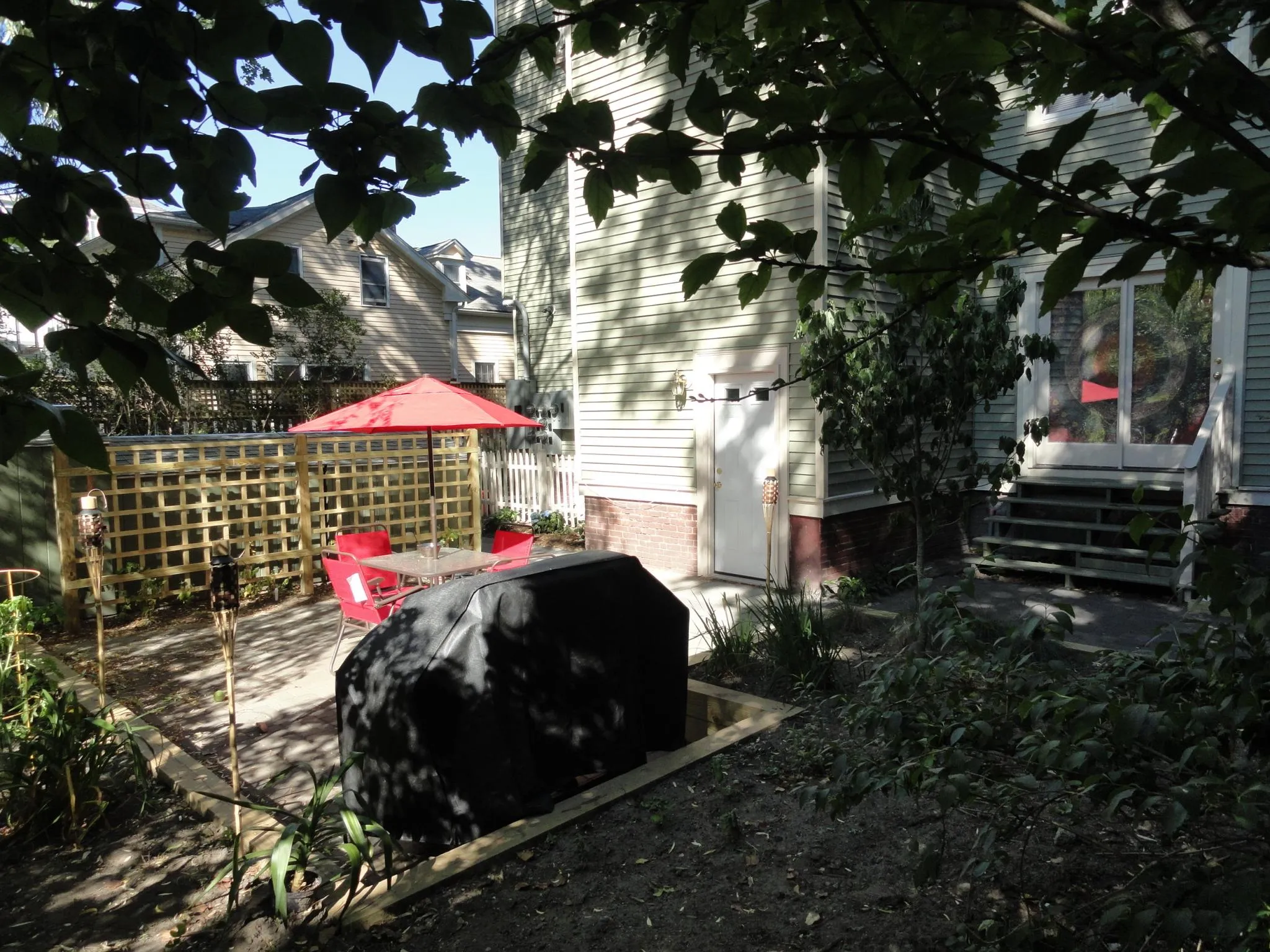 7 bed, 3 bath apartment for rent at 231 Norfolk St Unit 1, The Port — photo 15 of 16