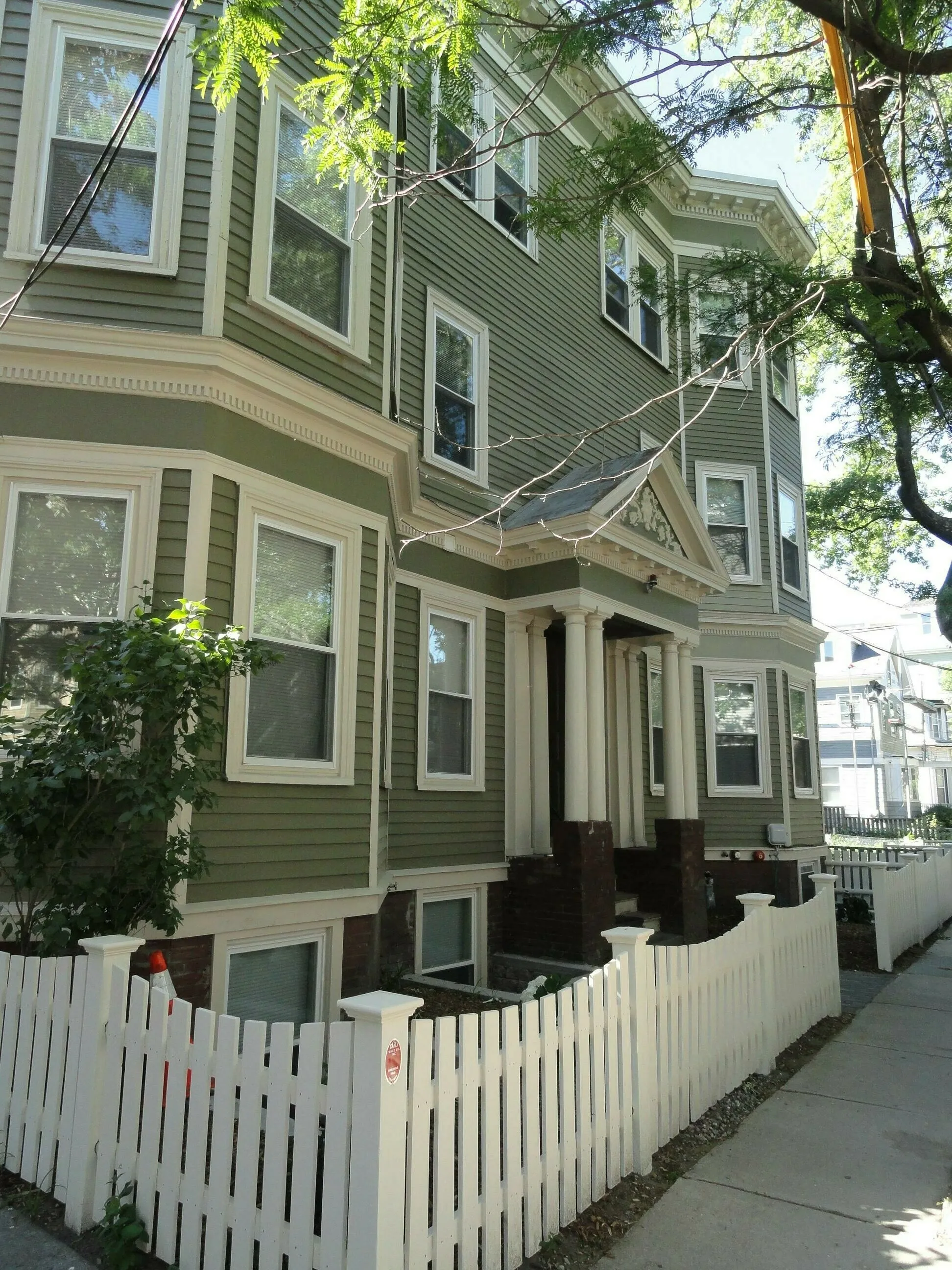 7 bed, 3 bath apartment for rent at 231 Norfolk St Unit 1, The Port — photo 13 of 16
