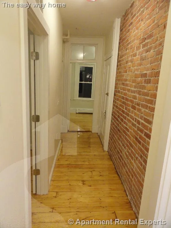 5 bed, 2 bath apartment for rent at 231 Norfolk St Unit 3, Central Square — photo 11 of 12