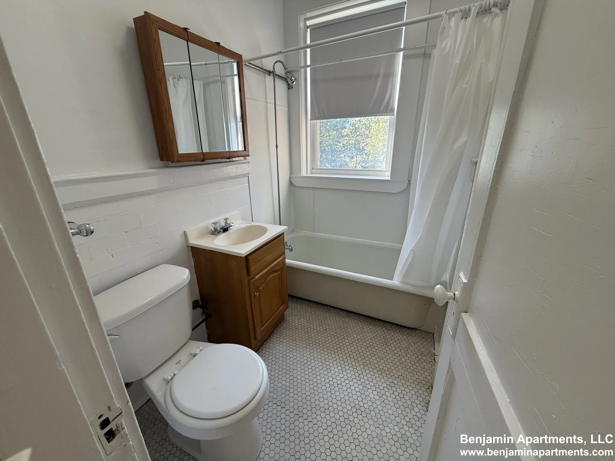 Studio bed, 1 bath apartment for rent at 231 Park Dr Unit 32, Fenway — photo 3 of 11