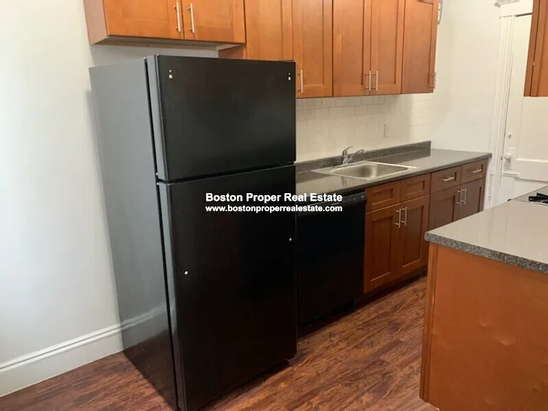 2 bed, 1 bath apartment for rent at 231 Park Dr Unit 39, Fenway — photo 3 of 7