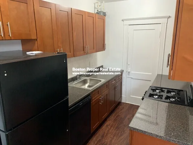 2 bed, 1 bath apartment for rent at 231 Park Dr Unit 39, Fenway — photo 2 of 7