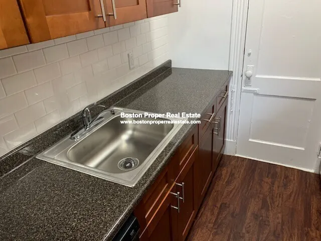 2 bed, 1 bath apartment for rent at 231 Park Dr Unit 39, Fenway — photo 4 of 7
