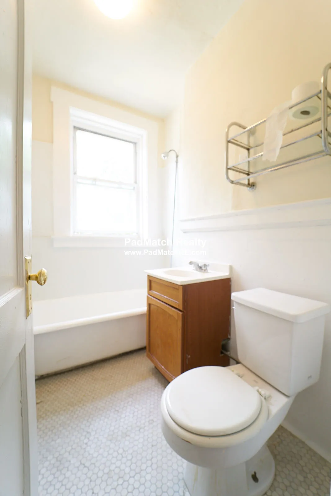 1 split bed, 1 bath apartment for rent at 231 Park Dr Unit 8, Fenway — photo 8 of 18