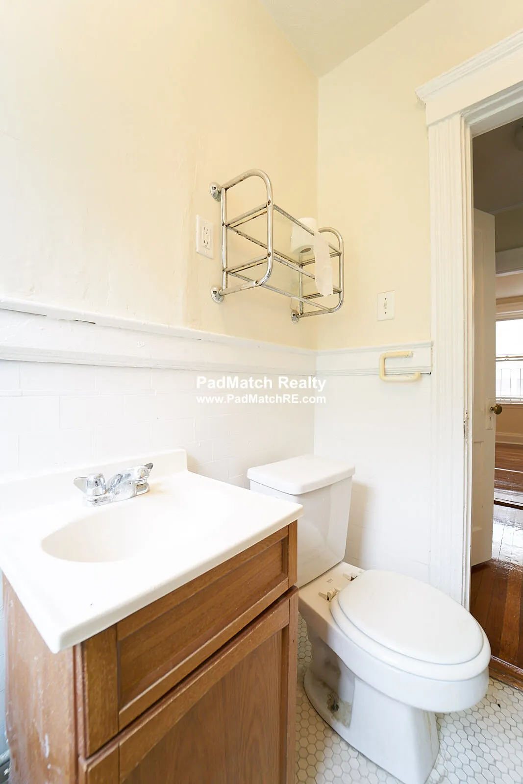 1 split bed, 1 bath apartment for rent at 231 Park Dr Unit 8, Fenway — photo 9 of 18