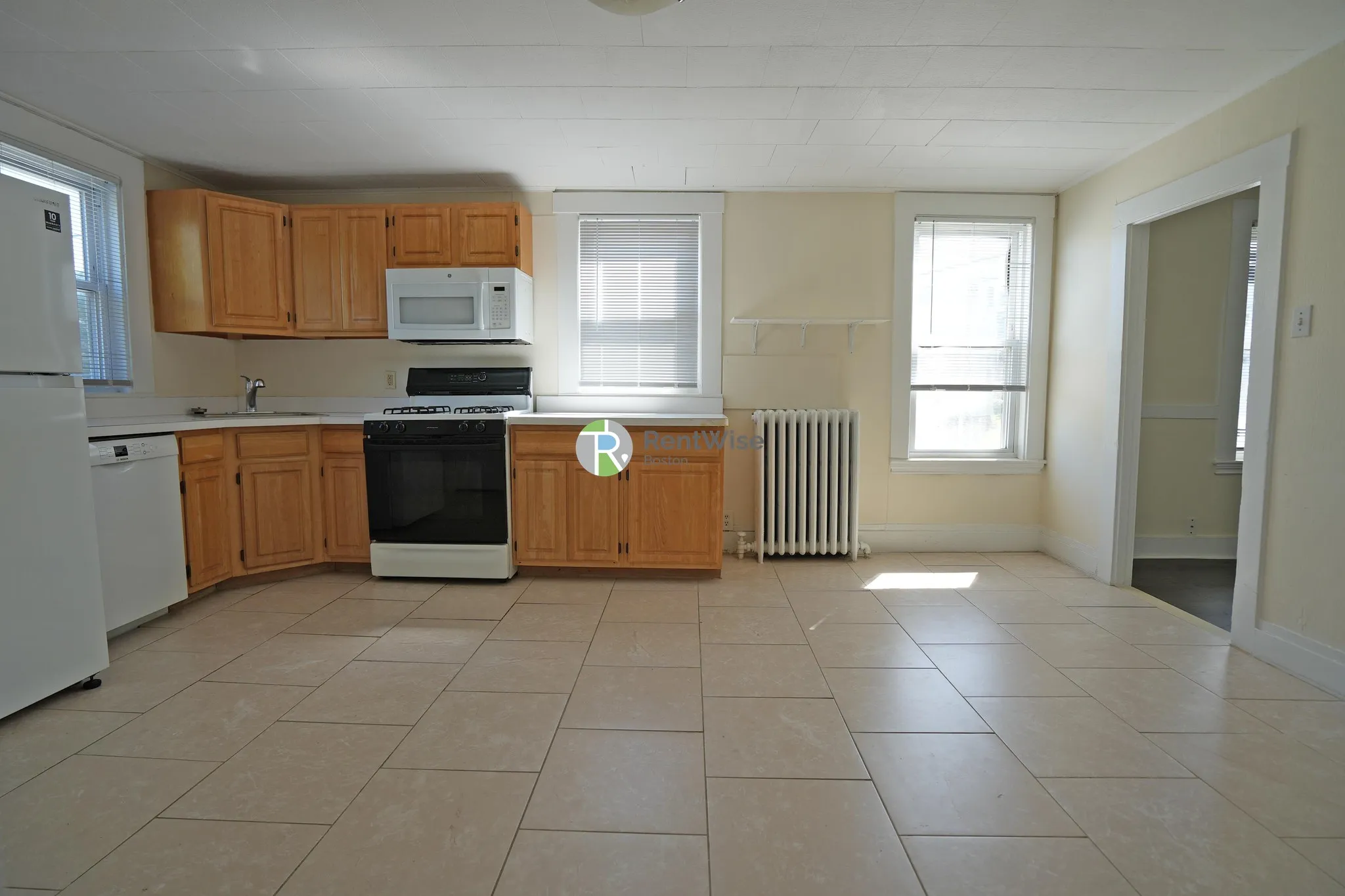 3 bed, 1 bath apartment for rent at 231 Parsons St Unit 1, Brighton — photo 6 of 19