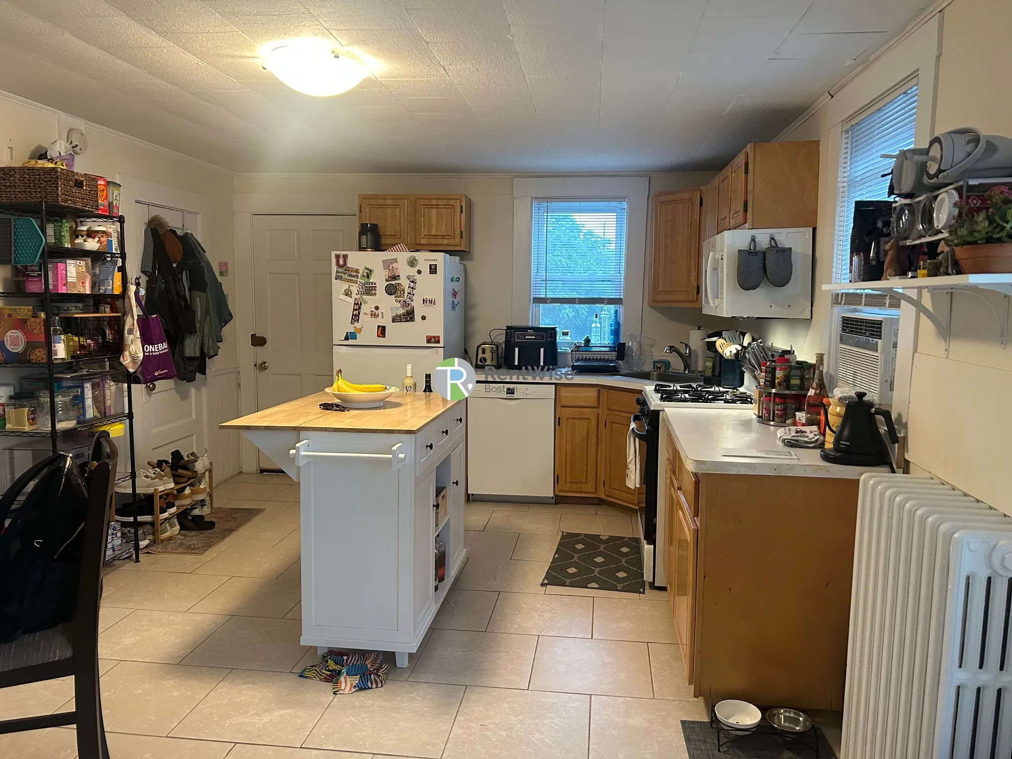 3 bed, 1 bath apartment for rent at 231 Parsons St Unit 1, Brighton — photo 3 of 15
