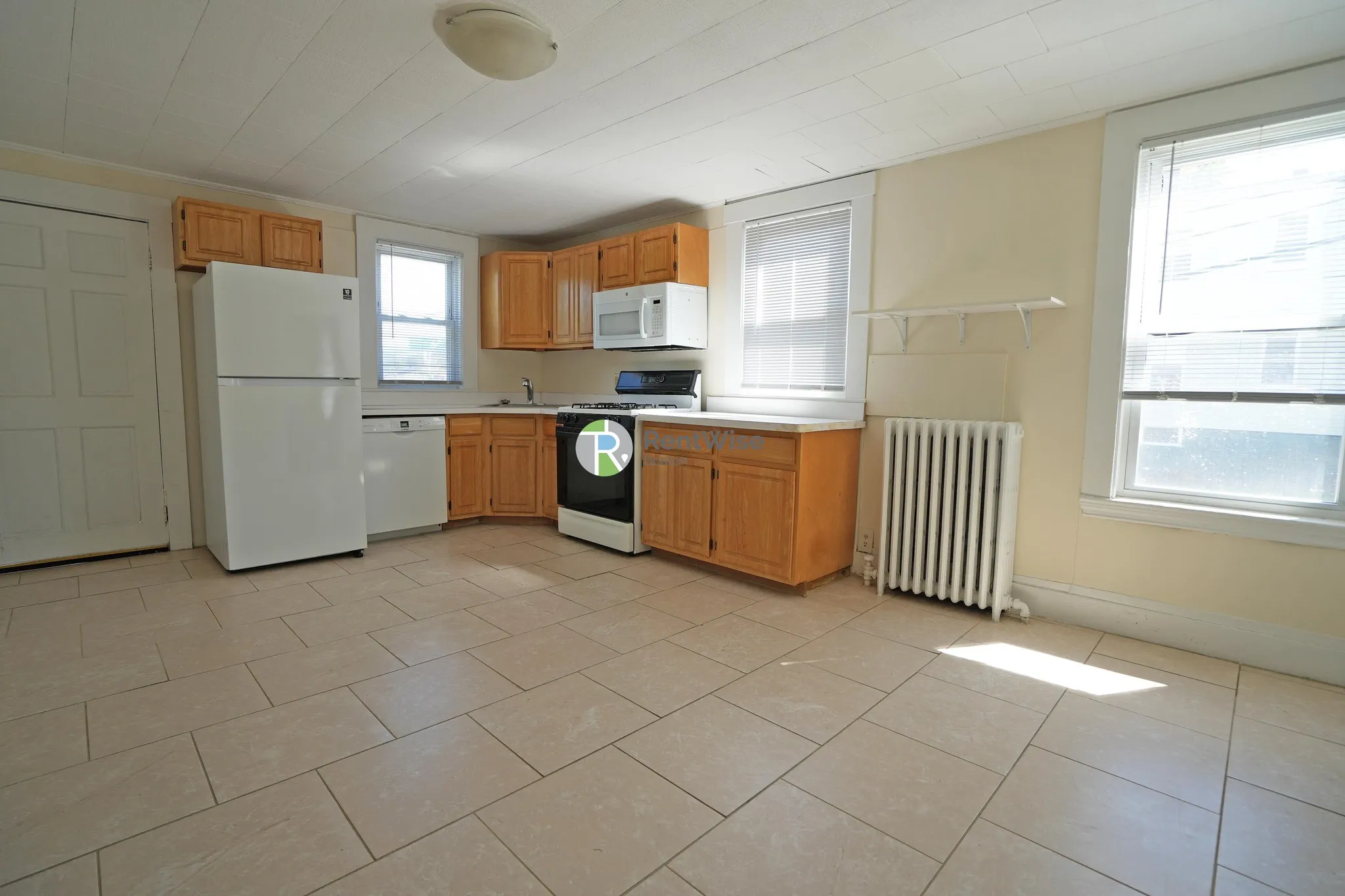 3 bed, 1 bath apartment for rent at 231 Parsons St Unit 1, Brighton — photo 5 of 19