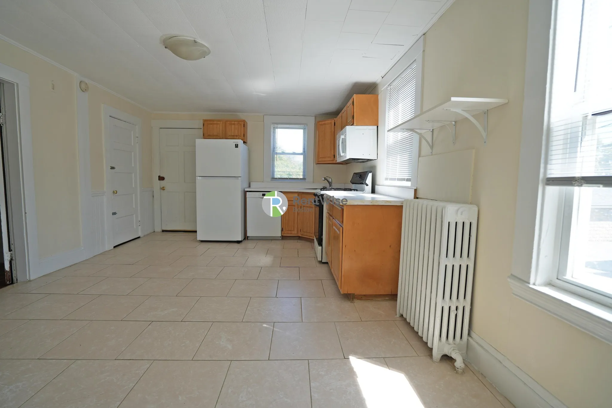 3 bed, 1 bath apartment for rent at 231 Parsons St Unit 1, Brighton — photo 4 of 19