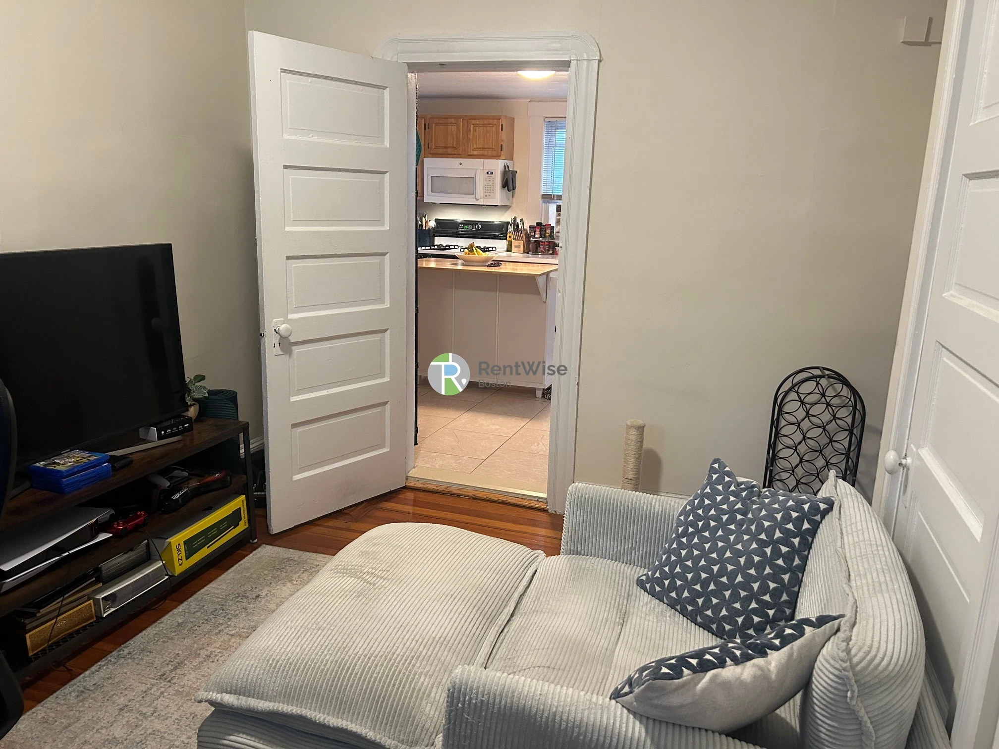 3 bed, 1 bath apartment for rent at 231 Parsons St Unit 1, Brighton — photo 13 of 15