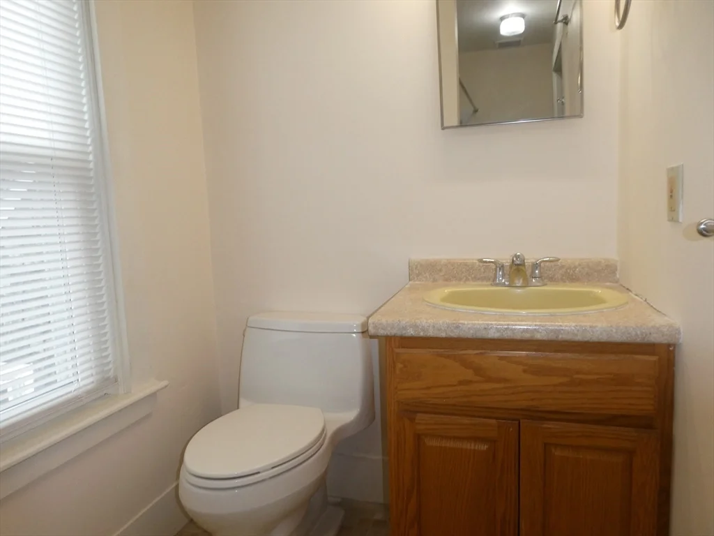 1 bed, 1 bath apartment for rent at 231 Pleasant St Unit 2, East Bridgewater — photo 4 of 10