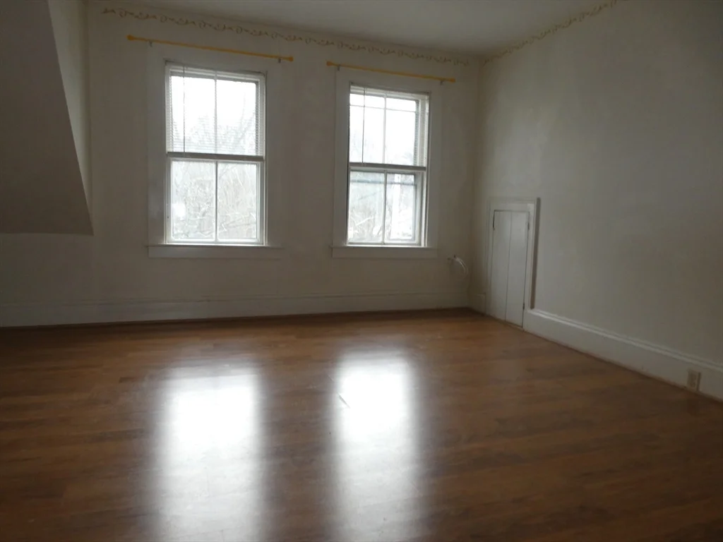 1 bed, 1 bath apartment for rent at 231 Pleasant St Unit 2, East Bridgewater — photo 8 of 10