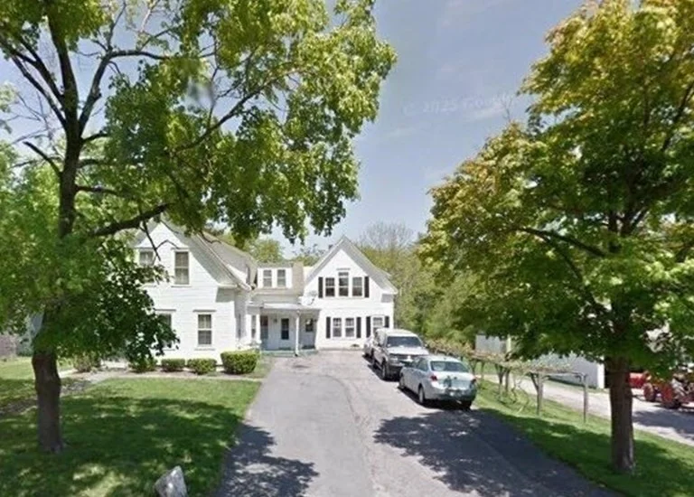 1 bed, 1 bath apartment for rent at 231 Pleasant St Unit 2, East Bridgewater — photo 1 of 10