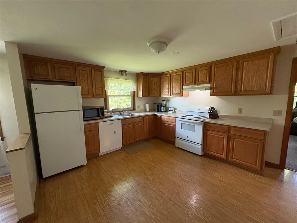 3 bed, 1 bath apartment for rent at 231 River Dr Unit 2, Hadley — photo 9 of 19