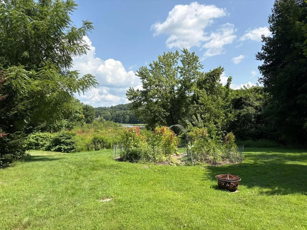 3 bed, 1 bath apartment for rent at 231 River Dr Unit 2, Hadley — photo 6 of 19