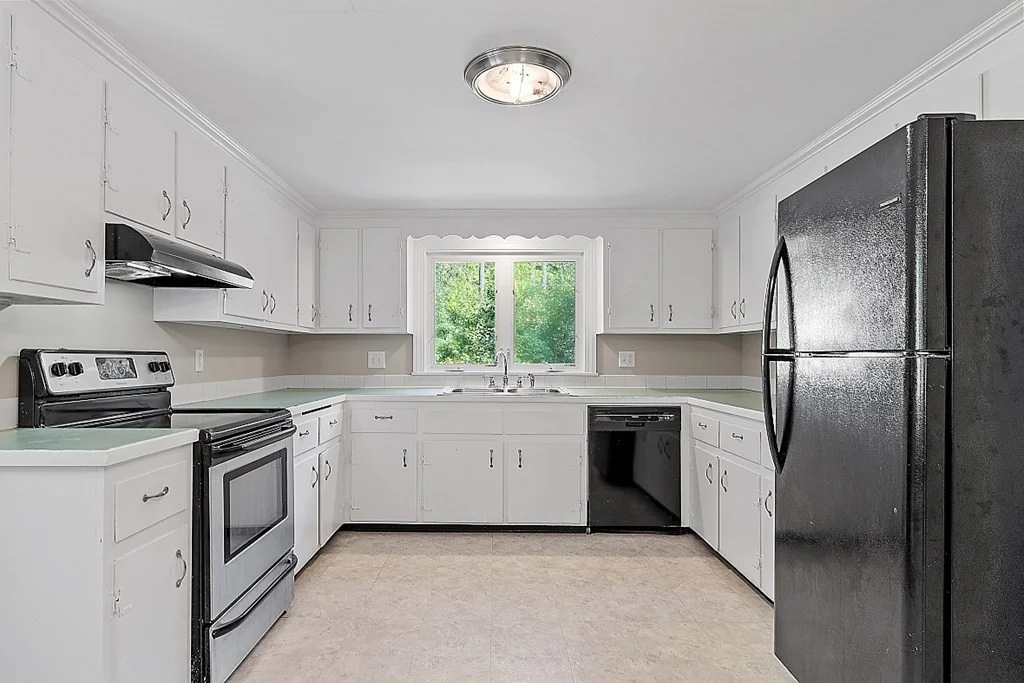 4 bed, 1 bath apartment for rent at 231 South Rd Unit 0, Pepperell — photo 2 of 24