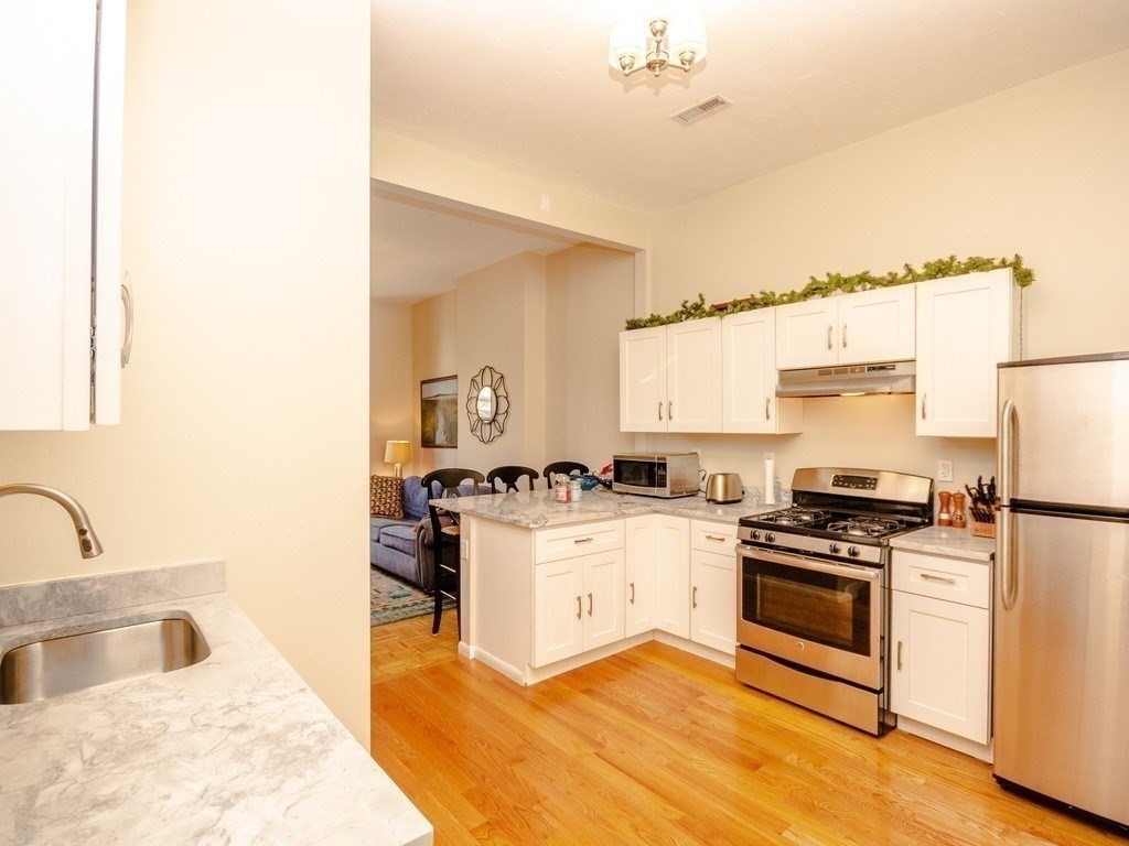 2 bed, 1 bath apartment for rent at 231 W 5th Unit 2, Boston — photo 2 of 8