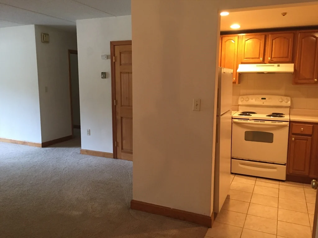 2 bed, 1 bath apartment for rent at 2310 Commonwealth Ave Unit 2-2, Auburndale — photo 4 of 5
