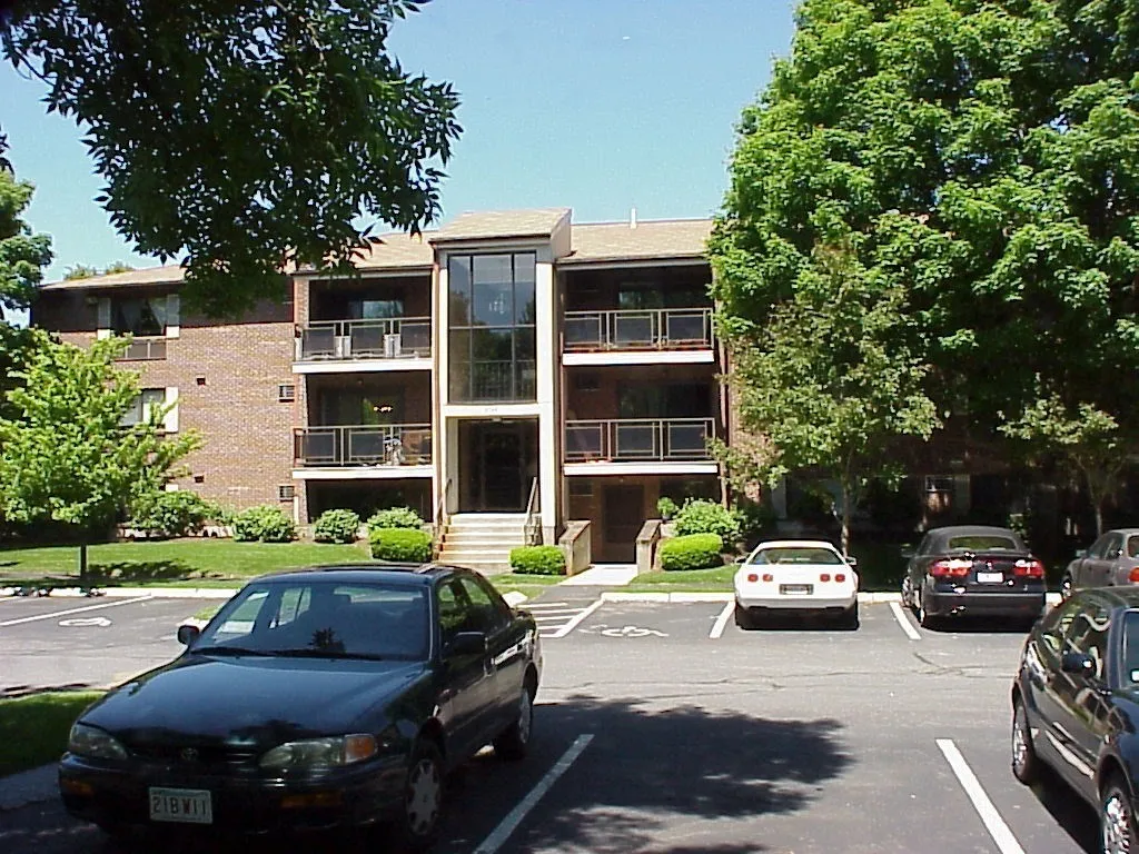 2 bed, 1 bath apartment for rent at 2310 Commonwealth Ave Unit 2-2, Auburndale