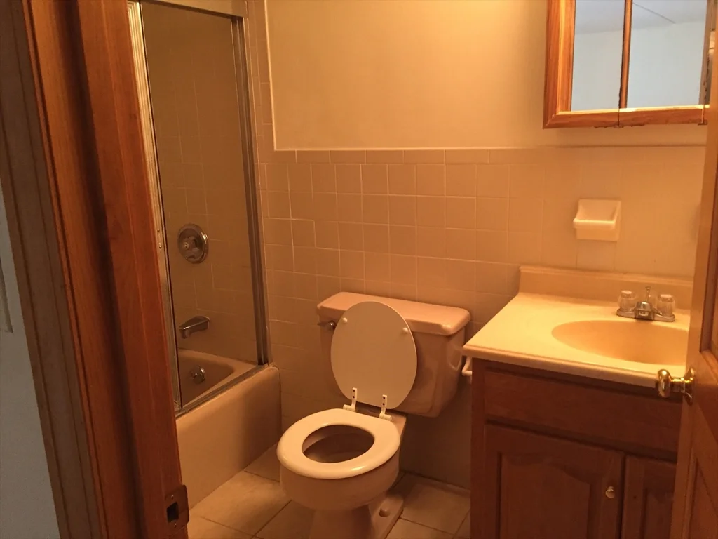 2 bed, 1 bath apartment for rent at 2310 Commonwealth Ave Unit 2-2, Auburndale — photo 5 of 5