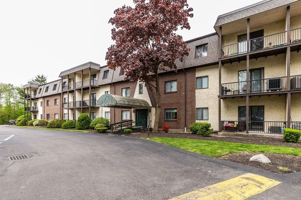 2 bed, 1 bath apartment for rent at 232 Canton Unit 108, Randolph — photo 2 of 17