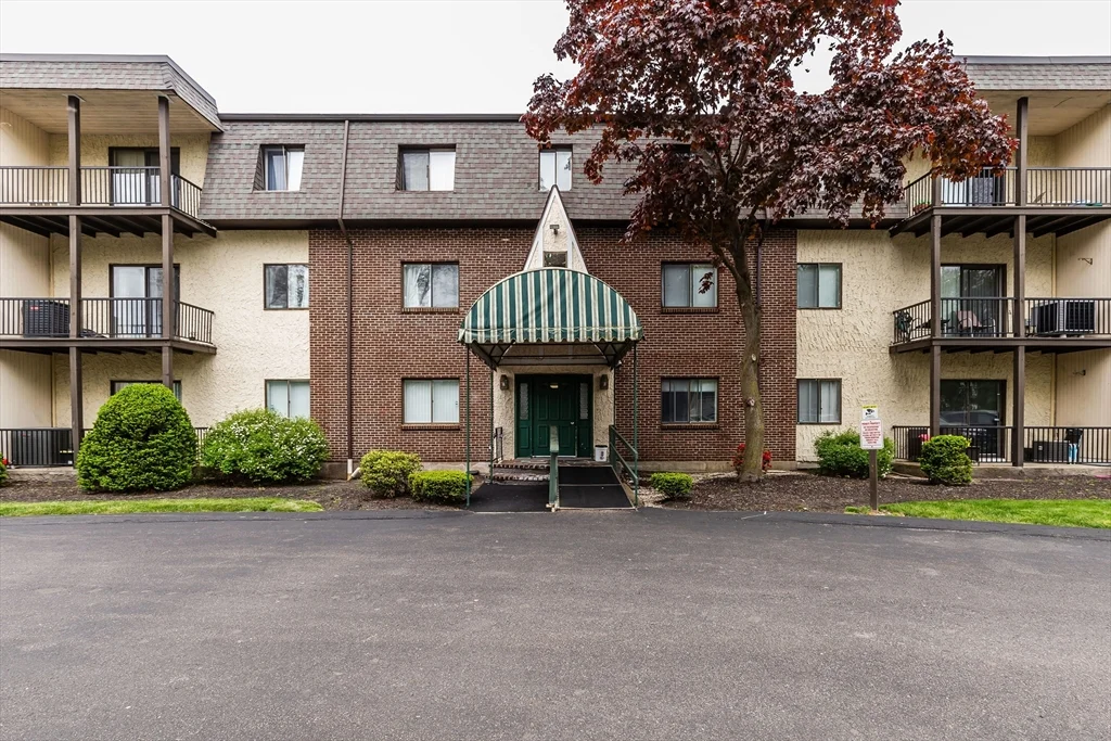 2 bed, 1 bath apartment for rent at 232 Canton Unit 108, Randolph