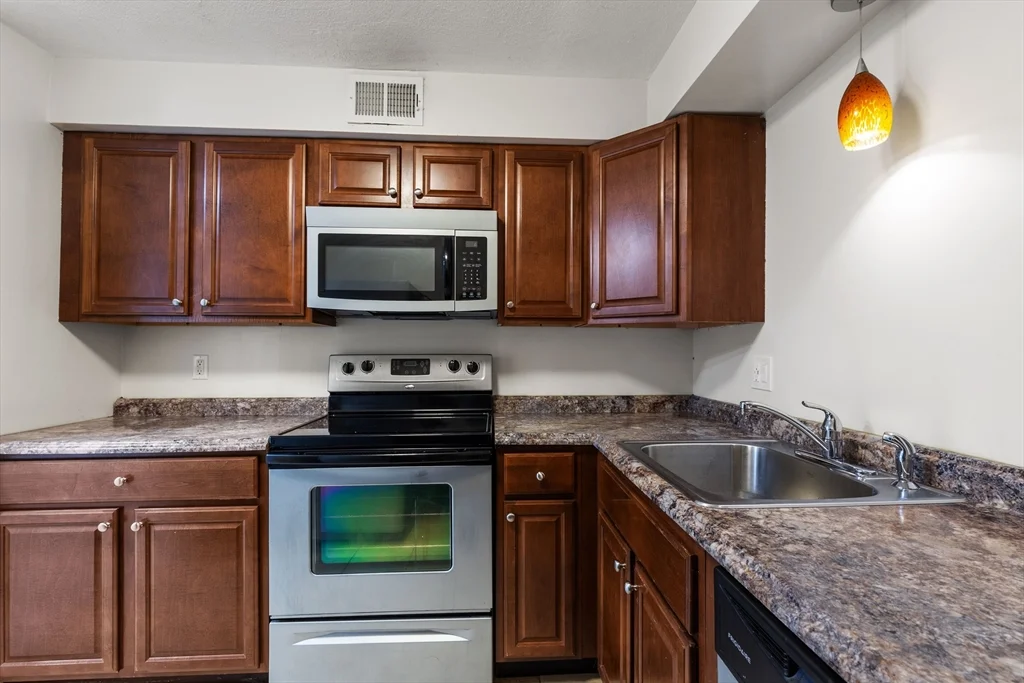 2 bed, 1 bath apartment for rent at 232 Canton Unit 108, Randolph — photo 5 of 17