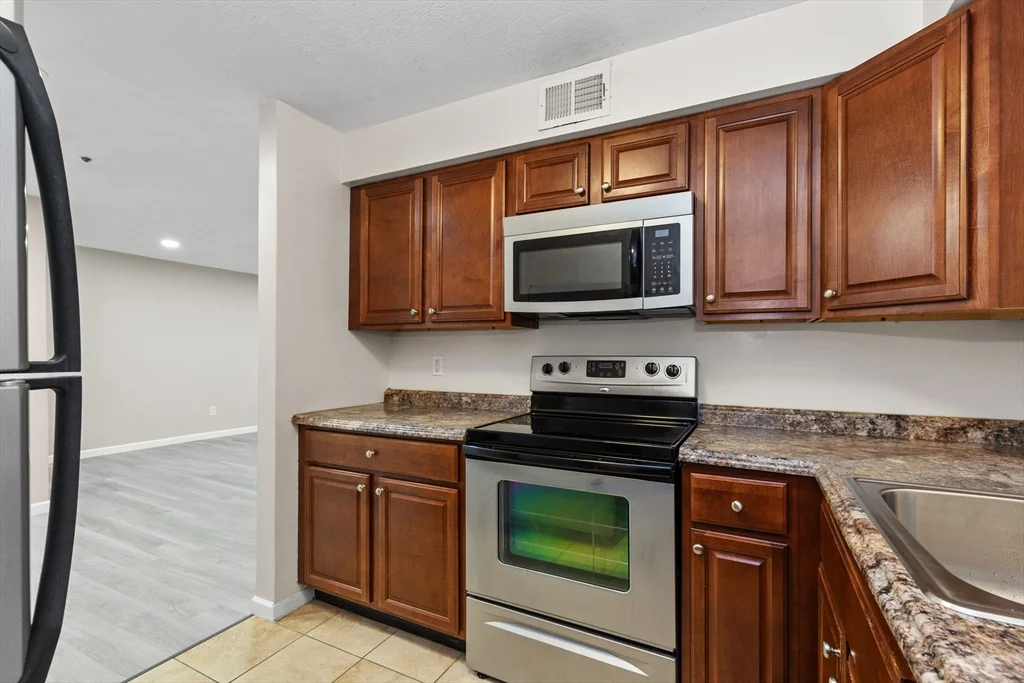 2 bed, 1 bath apartment for rent at 232 Canton Unit 108, Randolph — photo 4 of 17