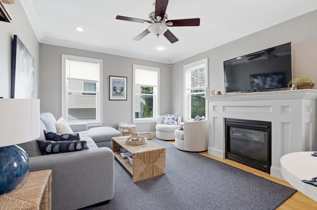 3 bed, 2 bath apartment for rent at 232 Gold St Unit 1, South Boston — photo 3 of 19