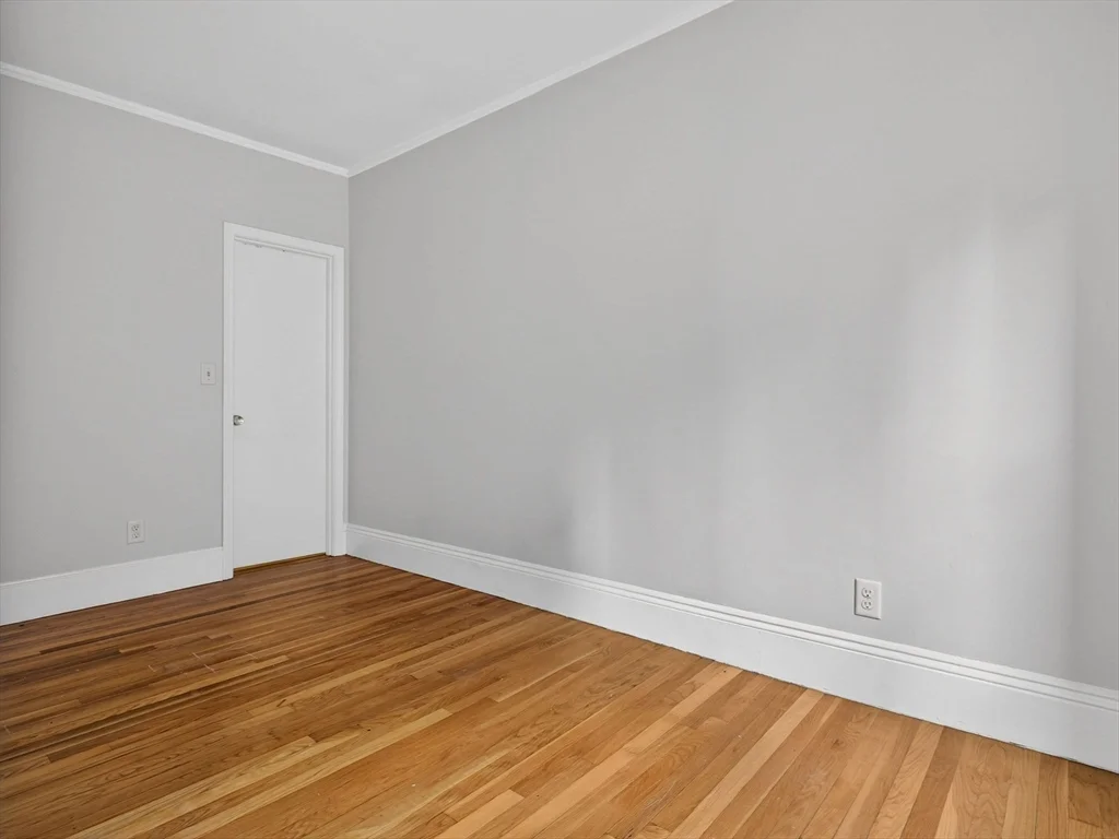 Studio bed, 1 bath apartment for rent at 232 Newbury St Unit 32, Back Bay — photo 6 of 8