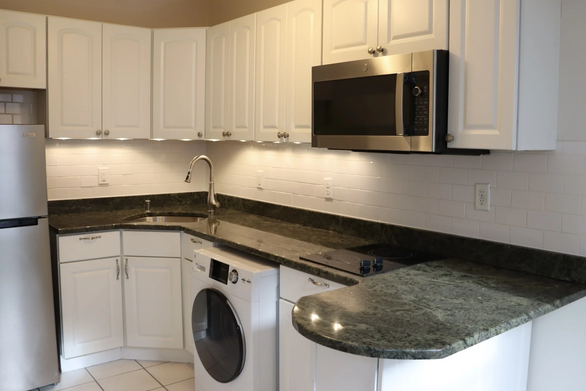 Studio bed, 1 bath apartment for rent at 232 Newbury St Unit 42, Back Bay — photo 4 of 6